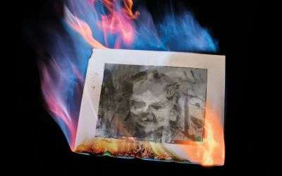 لم يجد المحقق سوى صورة محترقة لطفل مشوه الملامح