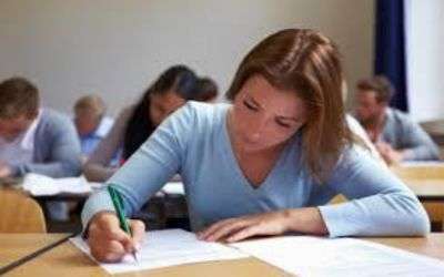 ترى نفسها في الإمتحان لكنها تنسى كل ماذاكرته