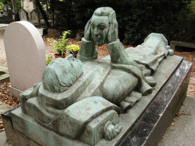 قبر فرناند أربيلوت أوصى به ما بعد الموت