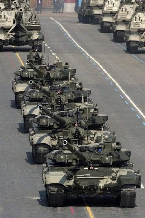 سلاح الطاقة .. دبابات من طراز T90في الكرملين 